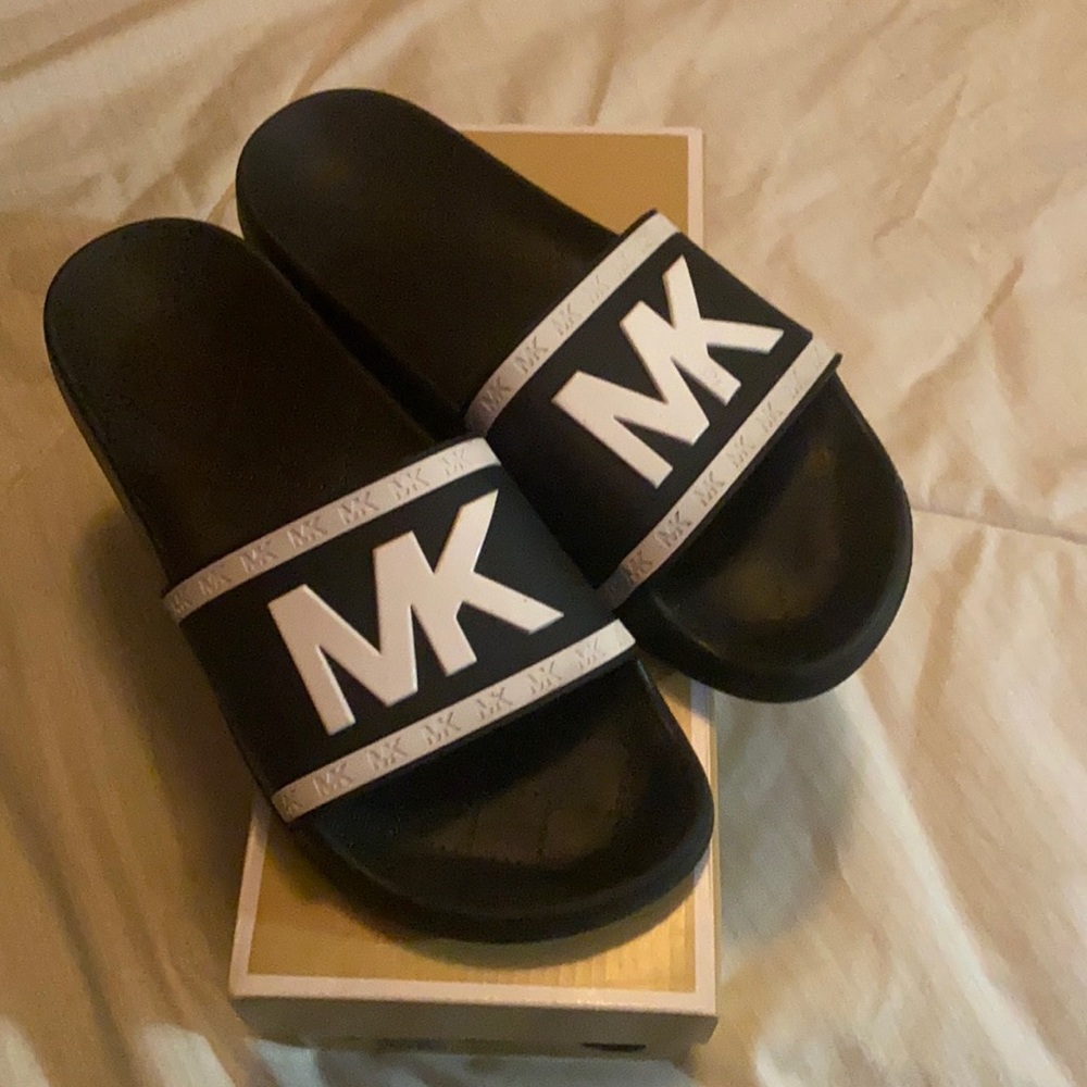 Michael kors slides size 9